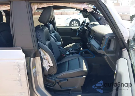 2022 Ford Bronco Black Diamond z USA, uszkodzony, nr VIN 1FMEE5DH4NLB76944